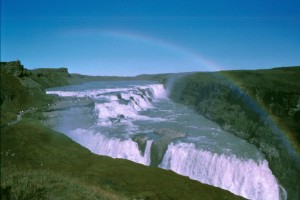 isl2002_5_08_Verso_Reykjavik_Cascate