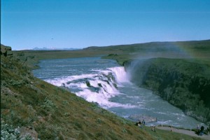 isl2002_5_10_Verso_Reykjavik_Cascate