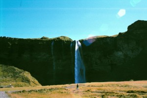 isl2002_5_13_Verso_Reykjavik_Cascate