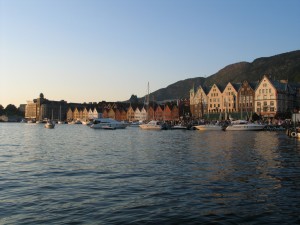 hrt2004_0489_bergen_briggen_tramonto