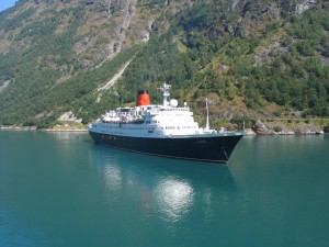 hrt2004_0522_fiordo_geiranger