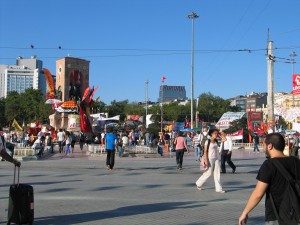 IMG_002_Istanbul_Piazza_Taksim