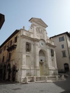 Centro Italia 2021 212 Spoleto Piazza-del-Mercato