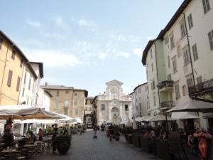 Centro Italia 2021 215 Spoleto Piazza-del-Mercato