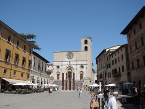 Centro Italia 2021 263 Todi Piazza-del-Popolo