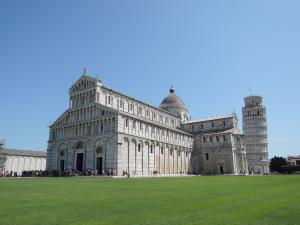 Centro Italia 2021 600 Pisa Piazza-dei-Miracoli