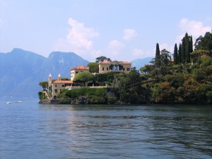 Lago_di_Como_Punta_Balbianello_2010             